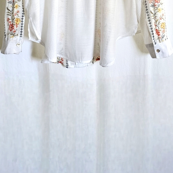 Figueroa & Flower White Long Sleeve Floral Print Button Blouse - Picture 15 of 16